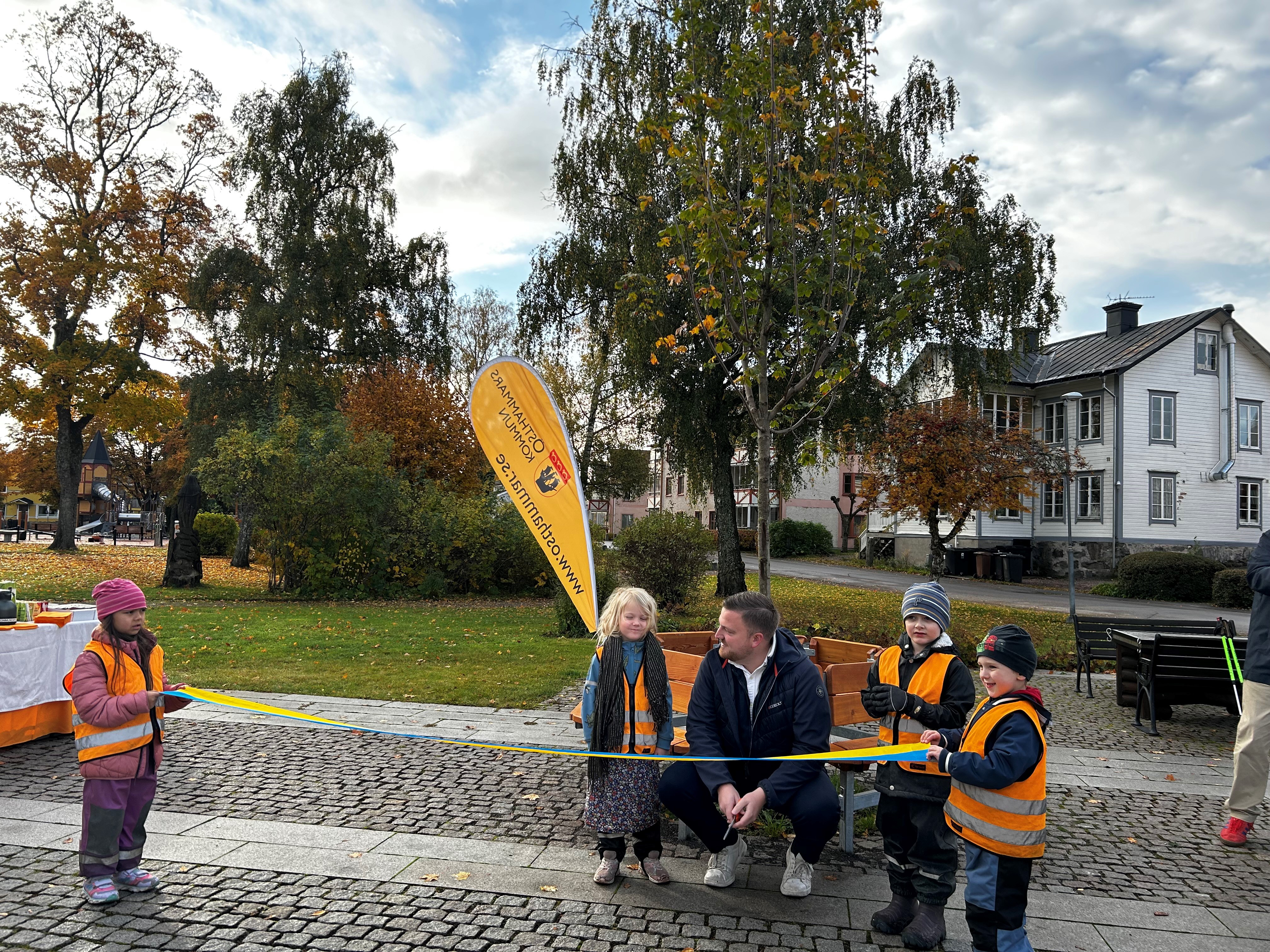 Logårdens förskola invigning av 50års träd